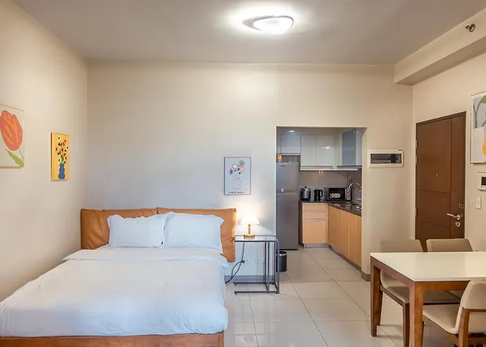 Uptown Bgc Spacious Unit - 1 Queen Bed And Bunkbed Apartamento Manila