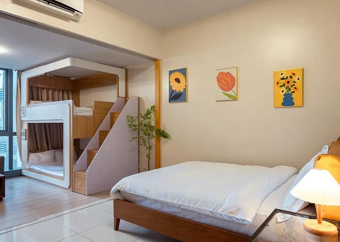 Apartamento Uptown Bgc Spacious Unit - 1 Queen Bed And Bunkbed Manila